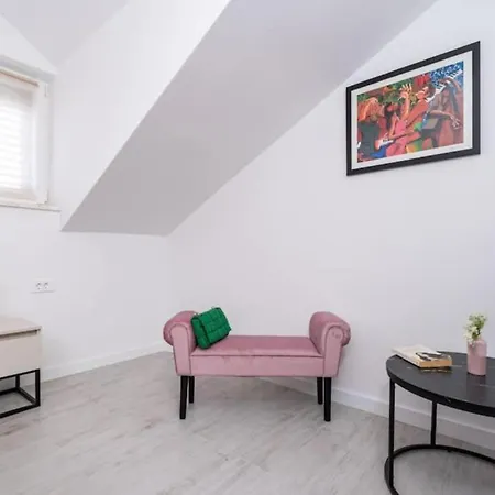 Friends & Family - Four Bedrooms Apartment *