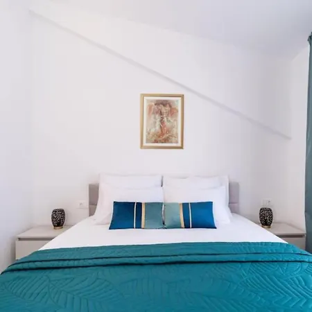 Apartment Friends & Family - Four Bedrooms Cavtat