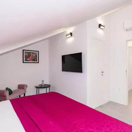 Friends & Family - Four Bedrooms *
