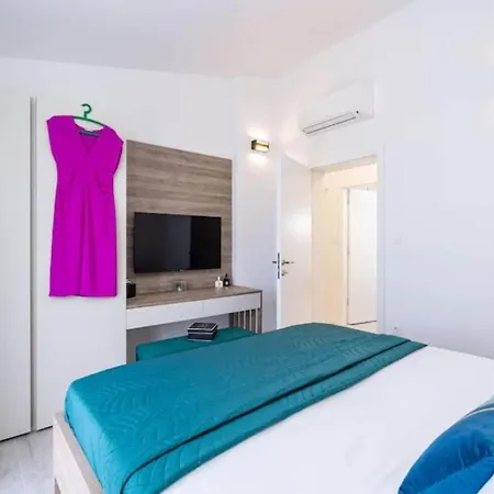 Friends & Family - Four Bedrooms Apartment Cavtat