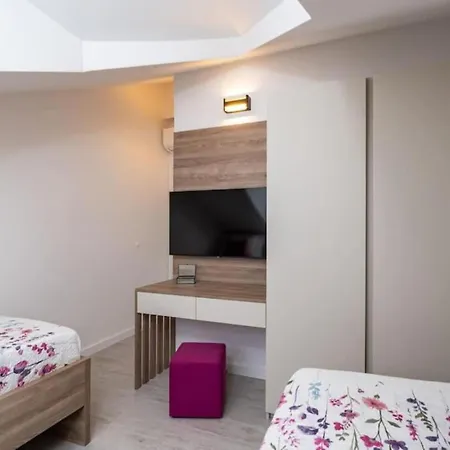 Friends & Family - Four Bedrooms Apartment *
