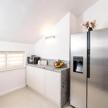 Friends & Family - Four Bedrooms Apartment Cavtat