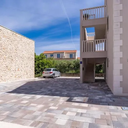 Apartment Friends & Family - Four Bedrooms Cavtat