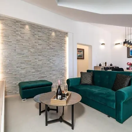 Friends & Family - Four Bedrooms * Cavtat