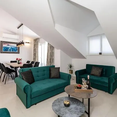 Friends & Family - Four Bedrooms Apartament