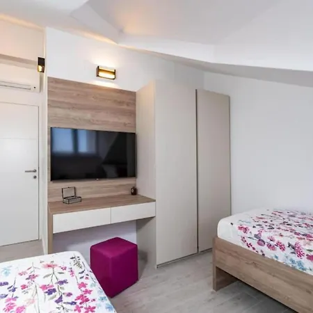 Friends & Family - Four Bedrooms Apartament *